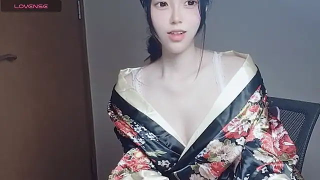 VaerySaenz online show from 11-24-25, 03:39