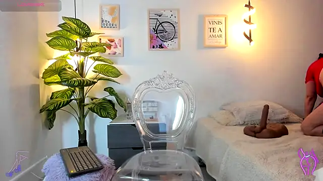 Snapshot of Rachel__Lang chatting on 09-18-25, 09:06 Rachel Lang online show from 09-18-25, 09:06