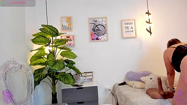 Snapshot of Rachel__Lang chatting on 11-10-25, 09:47 Rachel Lang online show from 11-10-25, 09:47