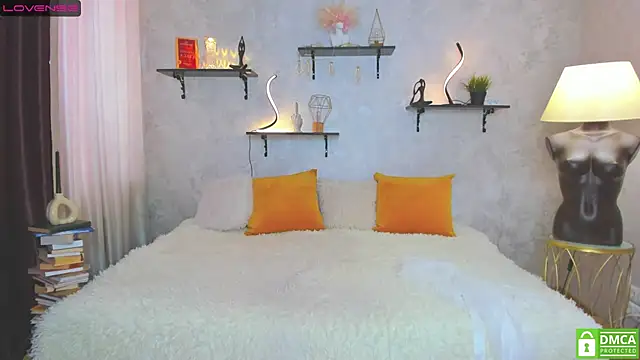 Snapshot of StripBianka chatting on 02-08-25, 10:39 StripBianka online show from 02-08-25, 10:39