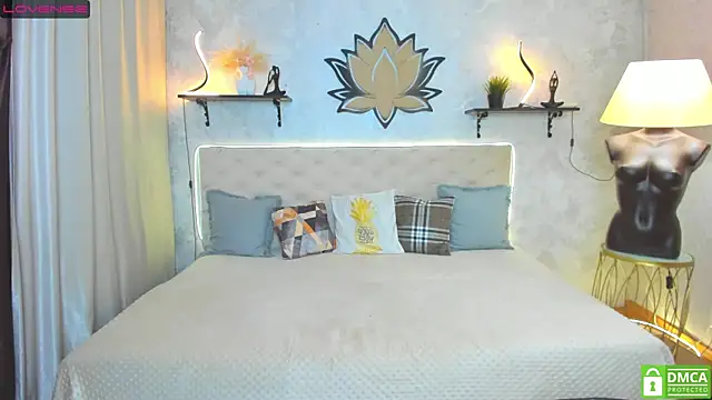 Snapshot of StripBianka chatting on 10-13-25, 09:42 StripBianka online show from 10-13-25, 09:42