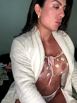 Snapshot of ise_mahh chatting on 10-08-25, 03:04 ise mahh online show from 10-08-25, 03:04