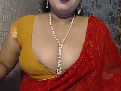 Snapshot of Oh_Maya chatting on 11-25-25, 05:13 Oh Maya online show from 11-25-25, 05:13