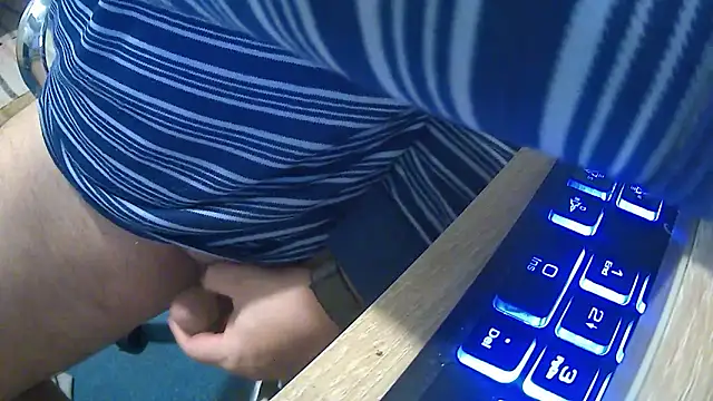 Snapshot of GYurmoka70 chatting on 10-26-25, 06:19 GYurmoka70 online show from 10-26-25, 06:19