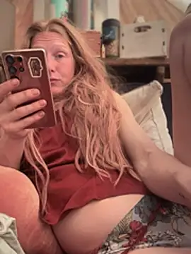 GoldenFlameGoddess online show from 04-26-26, 04:04