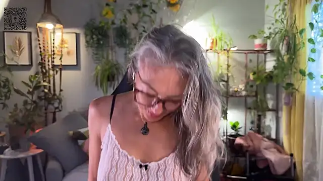 Snapshot of sunniedayz_ chatting on 09-16-25, 03:24 sunniedayz online show from 09-16-25, 03:24