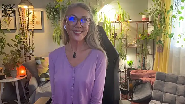 Snapshot of sunniedayz_ chatting on 09-23-25, 04:10 sunniedayz online show from 09-23-25, 04:10