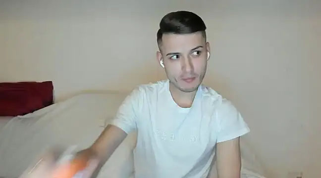 Snapshot of andboyfor6 chatting on 12-04-24, 12:14 andboyfor6 online show from 12-04-24, 12:14