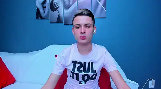 Snapshot of andboyfor6 chatting on 01-31-25, 10:10 andboyfor6 online show from 01-31-25, 10:10