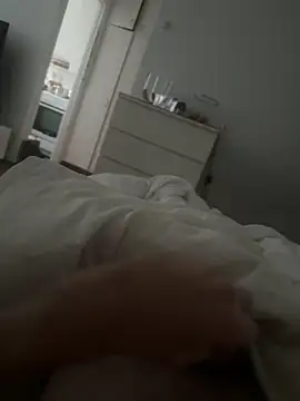 Snapshot of Viggan13 chatting on 12-20-25, 08:21 Viggan13 online show from 12-20-25, 08:21