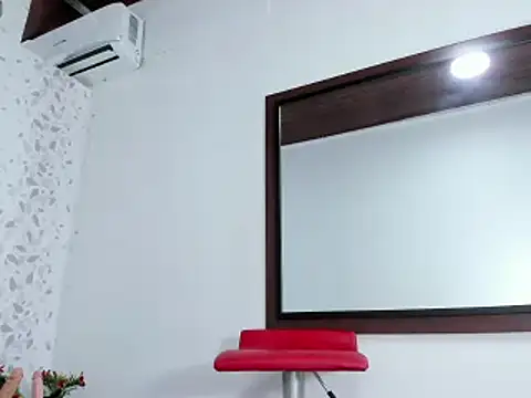 Snapshot of catiaeva chatting on 02-19-25, 01:39 catiaeva online show from 02-19-25, 01:39