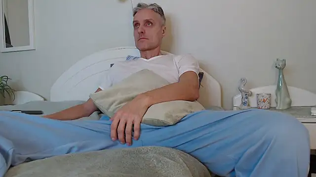 Snapshot of StrongBill chatting on 01-12-25, 02:19 StrongBill online show from 01-12-25, 02:19