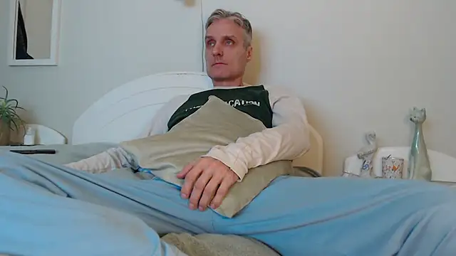 Snapshot of StrongBill chatting on 01-25-25, 03:09 StrongBill online show from 01-25-25, 03:09