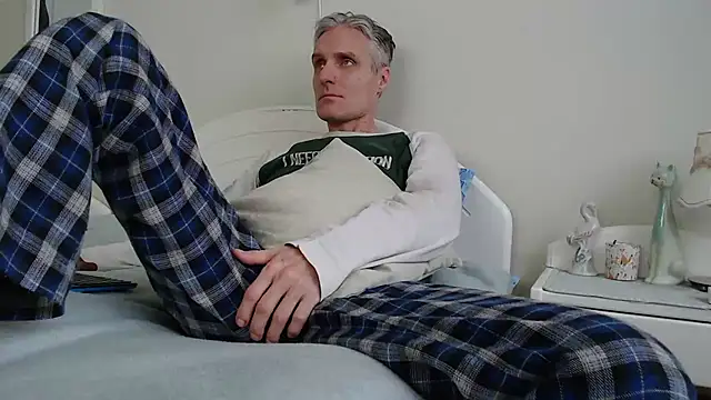 Snapshot of StrongBill chatting on 02-01-25, 07:36 StrongBill online show from 02-01-25, 07:36