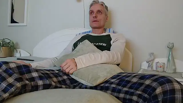 Snapshot of StrongBill chatting on 02-01-25, 03:28 StrongBill online show from 02-01-25, 03:28