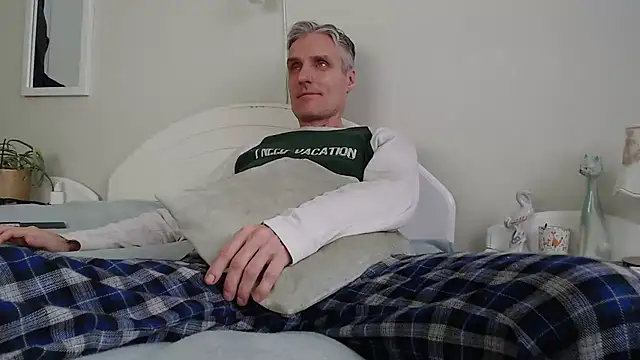 Snapshot of StrongBill chatting on 02-02-25, 07:41 StrongBill online show from 02-02-25, 07:41