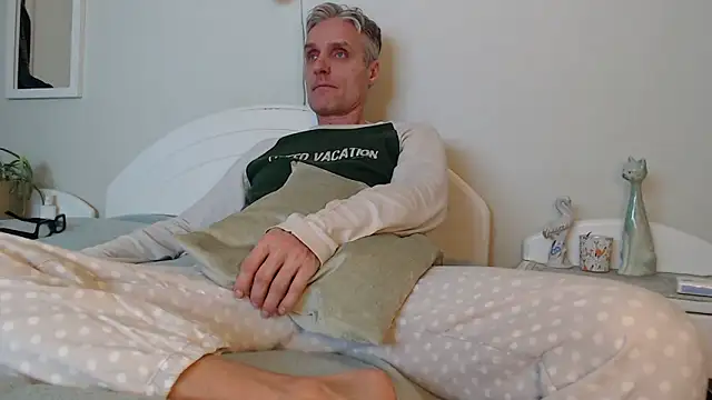 Snapshot of StrongBill chatting on 02-02-25, 03:17 StrongBill online show from 02-02-25, 03:17