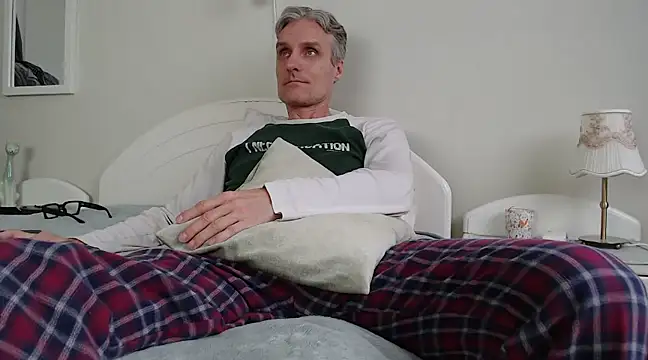 Snapshot of StrongBill chatting on 03-02-25, 02:54 StrongBill online show from 03-02-25, 02:54