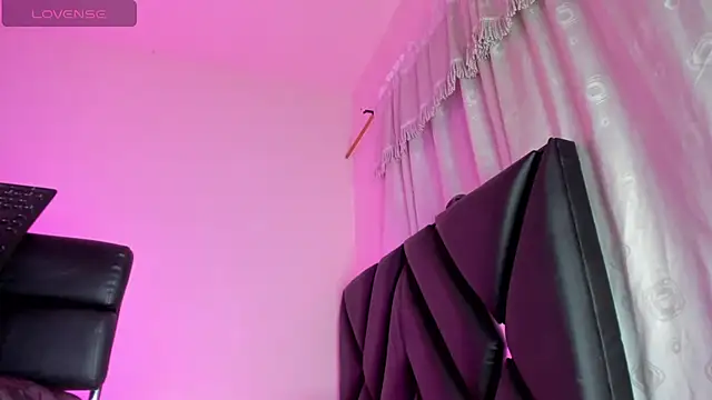 stephany doll  online show from 10-31-25, 11:33