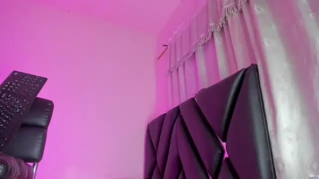 Snapshot of stephany_doll_ chatting on 06-27-26, 12:22 stephany doll online show from 06-27-26, 12:22