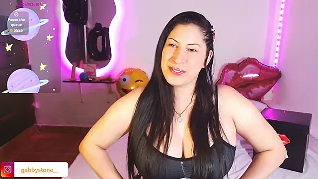 Gabby stone  online show from 12-23-25, 12:08