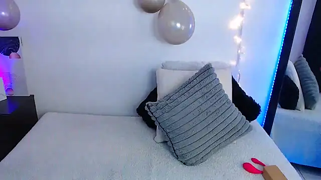 Isa Maiden1 online show from 03-13-26, 04:24