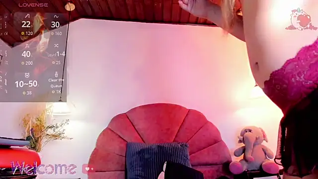 Snapshot of Rodd__y chatting on 12-15-25, 08:13 Rodd y online show from 12-15-25, 08:13