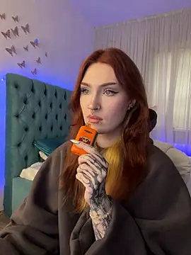  Chlo  e online show from 10-17-25, 11:13