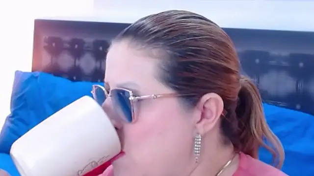 sandra 20 online show from 11-16-25, 10:10