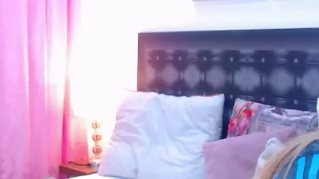 sandra 20 online show from 11-22-25, 10:47