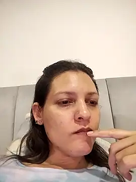 Mia Hampton online show from 02-20-25, 08:36