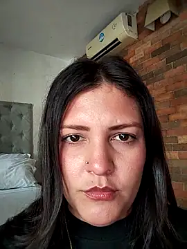 Mia Hampton online show from 10-04-25, 06:39