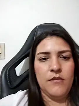 Mia Hampton online show from 10-31-25, 01:39