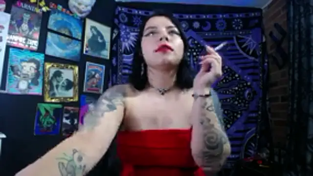 Snapshot of Yourmadame_P chatting on 11-11-25, 12:21 Yourmadame P online show from 11-11-25, 12:21