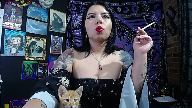 Snapshot of Yourmadame_P chatting on 11-28-25, 02:47 Yourmadame P online show from 11-28-25, 02:47