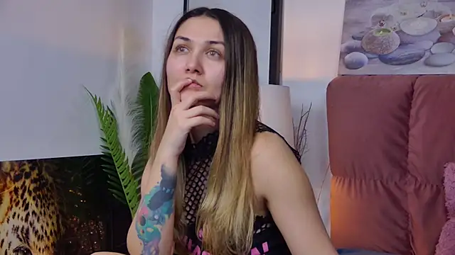 Snapshot of NicolLopeze chatting on 02-20-25, 05:29 NicolLopeze online show from 02-20-25, 05:29