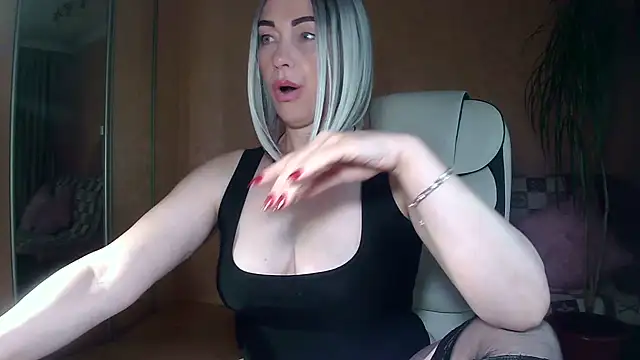 Snapshot of Roxolana_Drim chatting on 06-17-26, 09:56 Roxolana Drim online show from 06-17-26, 09:56