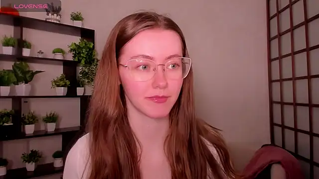Snapshot of KateCuddle chatting on 05-14-26, 02:07 KateCuddle online show from 05-14-26, 02:07