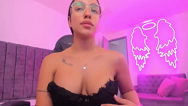 xiomara  cortes online show from 11-25-25, 01:05