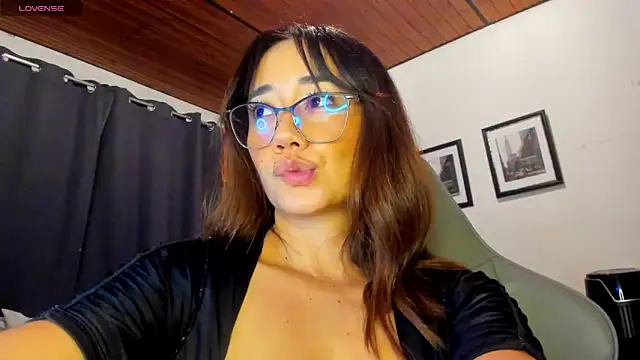 sofimendoza online show from 12-22-25, 04:53