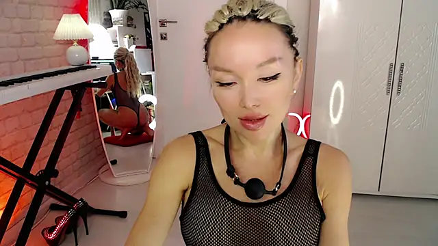 WhiteBunny online show from 11-06-25, 02:18