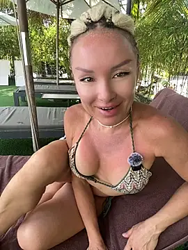 Snapshot of WhiteBunny chatting on 06-11-26, 02:11 WhiteBunny online show from 06-11-26, 02:11