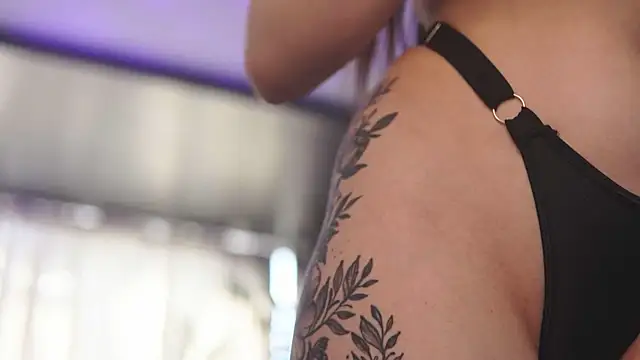 HotSkinnyX online show from 04-23-26, 12:29