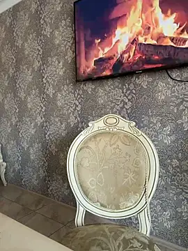 julia fly online show from 04-28-26, 04:39