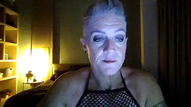 Snapshot of Devon2020 chatting on 11-04-25, 01:32 Devon2020 online show from 11-04-25, 01:32