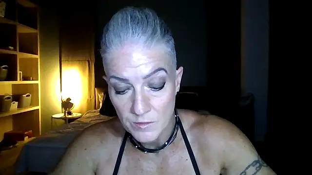 Snapshot of Devon2020 chatting on 11-05-25, 11:43 Devon2020 online show from 11-05-25, 11:43