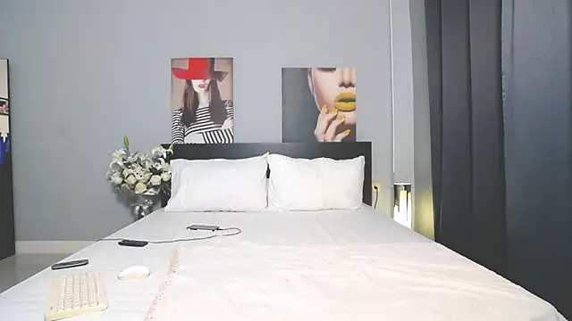 Hotbeebee online show from 01-30-25, 04:58