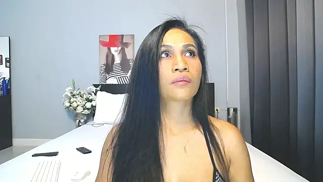 Hotbeebee online show from 02-06-25, 11:58