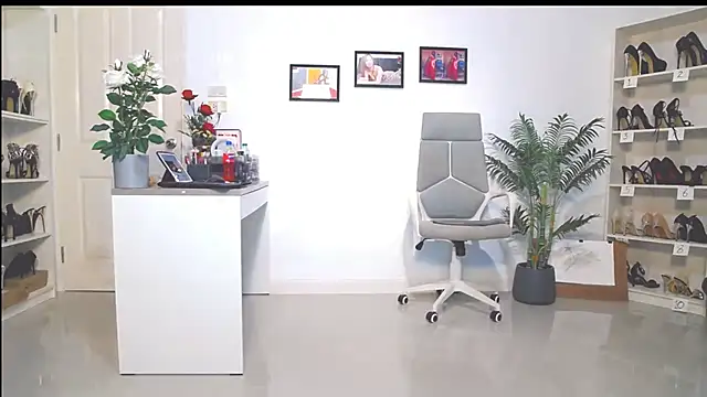 Hotbeebee online show from 03-09-25, 09:35