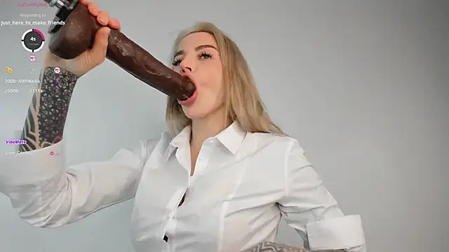 Snapshot of lil_shouty_bitch chatting on 03-14-26, 04:23 lil shouty bitch online show from 03-14-26, 04:23